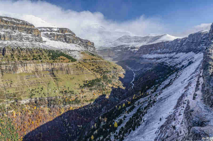 Huesca - parque nacional de Ordesa y Monte Perdido - valle de Ordesa 02 - ruta de los Miradores de Ordesa.jpg